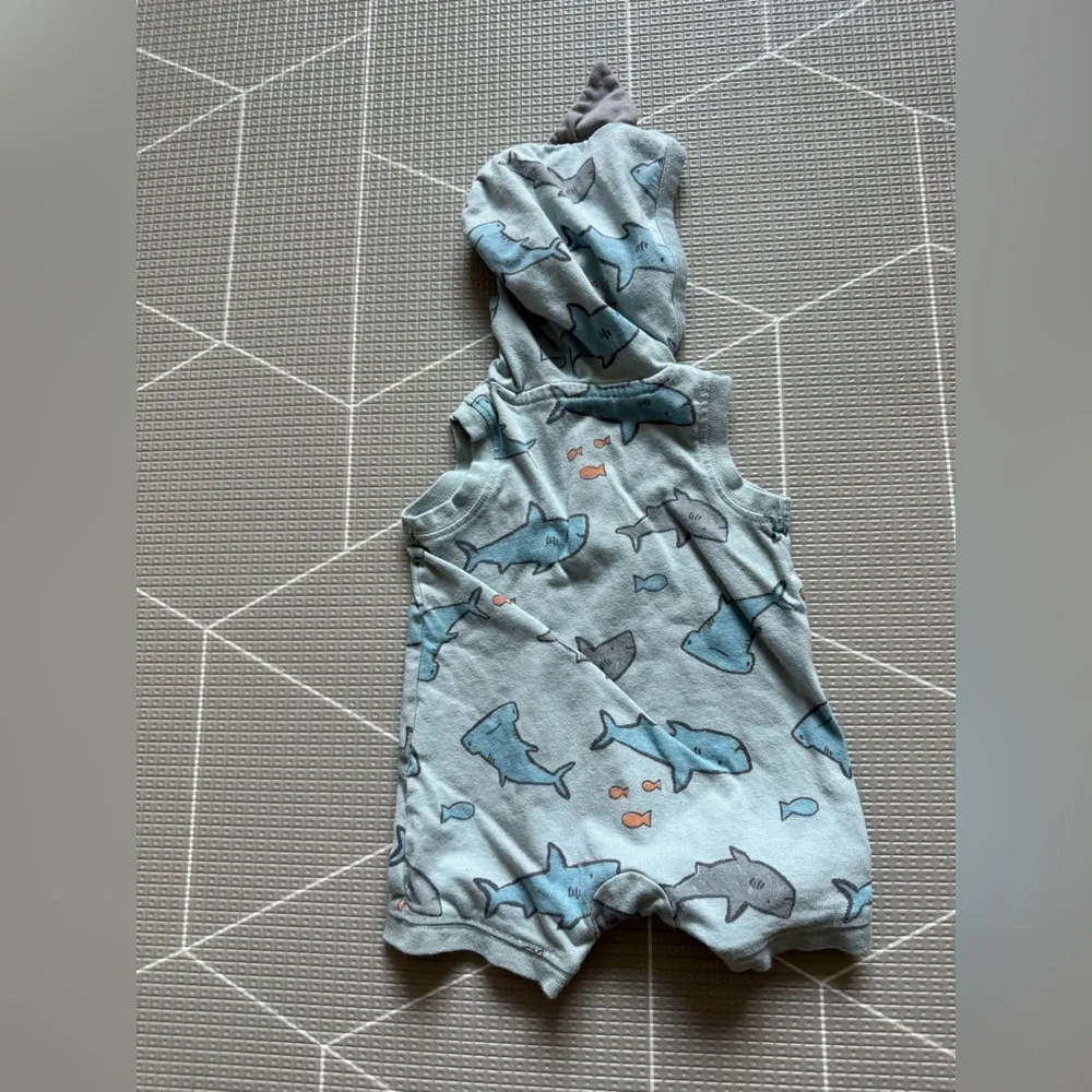 Carters|Baby boy Shark Print sleeveless Romper with Fin Hood,novelty print•Sea